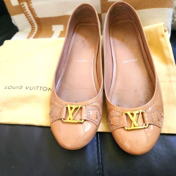Louis Vuitton Shoes - Louis Vuitton Nude Patent Leather Flats